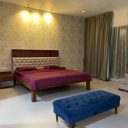 Hotel Royal Nest Premium Mundhva Exteriér fotografie