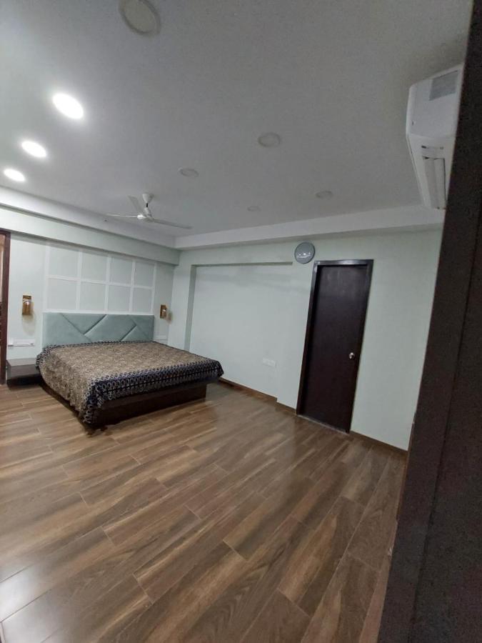 Hotel Royal Nest Premium Mundhva Exteriér fotografie